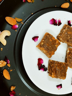 अखरोट की बर्फी (Akhrot ki barfi recipe in Hindi) रेसिपी मुख्य फोटो
