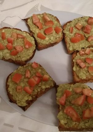 Foto principal de Tostas aguacate, tomate y comino con thermomix