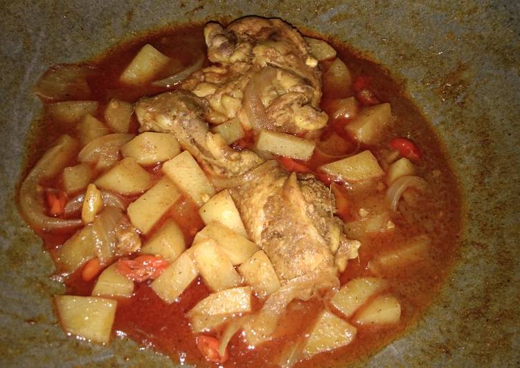 Ayam kentang kari
