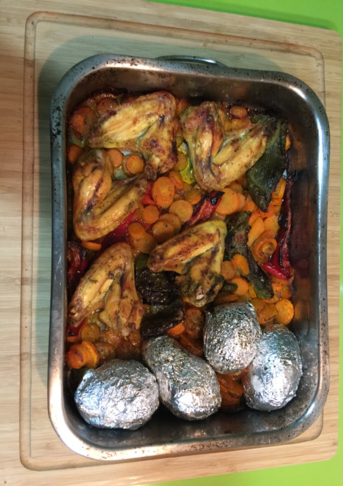 Una foto de Asado al horno con papas arrugadas