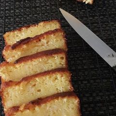 A picture of Lemon yoghurt loaf.