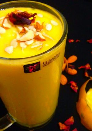 मैंगो शेक(mango shake recipe in hindi) रेसिपी मुख्य फोटो