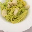 Espaguetti con crema de brócoli y pollo