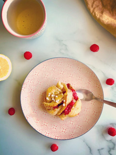 Une photo de Brioches suédoises framboises - citron