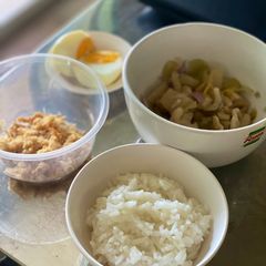 A picture of Rice porridge with side dishes.