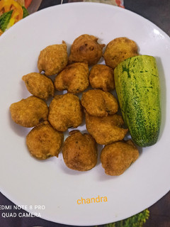 A picture of खीरा के पकोड़े.