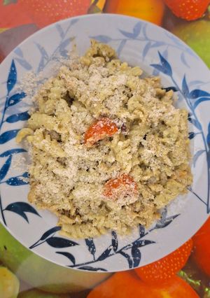 O poză a rețetei Fusilli cu pesto, roșii și parmezan.