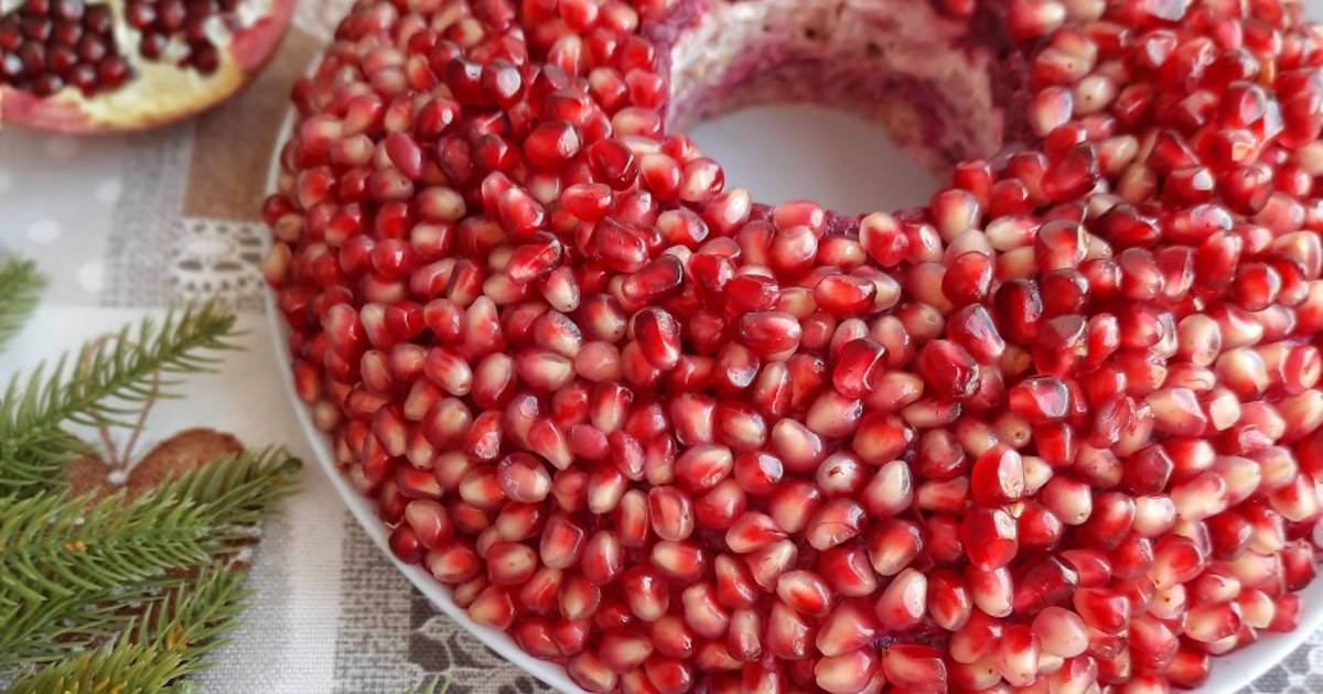 гранатовый браслет салат классический. гранатовый браслет салат. гранатовый браслет салат без яиц. гранатовый браслет салат. украсить салат гранатовый браслет.