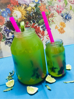 A picture of 🍋+🥒+mint drink.