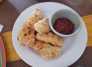 Una foto de Tiras de pollo al horno con parmesano