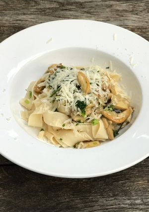 Zdjęcie przepisu Domowy makaron Tagliatelle z prawdziwkami.