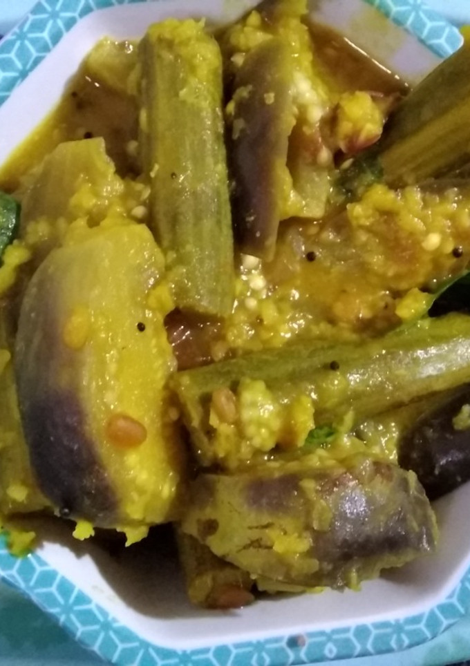முருங்கைக்காய் கத்திரிக்காய் கூட்டு செய்முறை முக்கிய புகைப்படம்