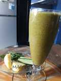 Licuado de piña zanahoria, pepino, apio y espinacas