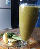 Licuado de piña zanahoria, pepino, apio y espinacas