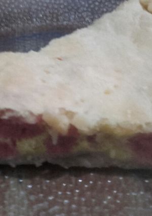 Una foto de Pastel de salchichas y queso