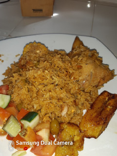 Una foto de Arroz con pollo, receta de mi madre😋🤤
