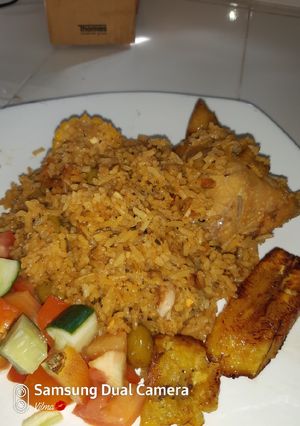 Una foto de Arroz con pollo, receta de mi madre😋🤤