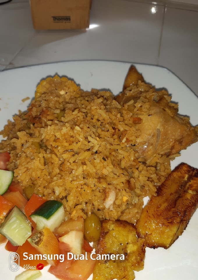 Una foto de Arroz con pollo, receta de mi madre😋🤤