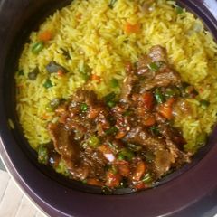 A picture of Fried rice with meat sauce.