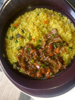 A picture of Fried rice with meat sauce.