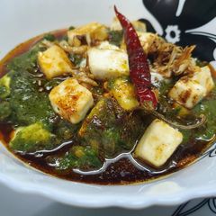 A picture of Lasooni Palak Paneer or Garlic Spinach Cottage Cheese Curry.