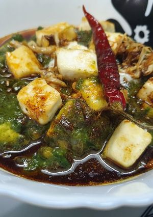 A picture of Lasooni Palak Paneer or Garlic Spinach Cottage Cheese Curry.