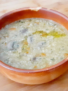 Foto di Zuppa di burgul con carote champignon e lenticchie rosse