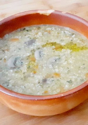 Foto di Zuppa di burgul con carote champignon e lenticchie rosse