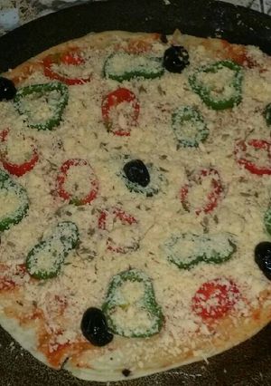 صورة لوصفة بيتزا سهلة ورائعة فالمقلاة بدون فرن🍕