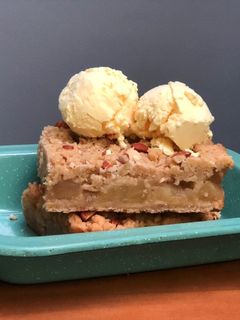 Una foto de Cuadrados de crumble de manzana