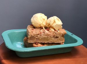 Una foto de Cuadrados de crumble de manzana
