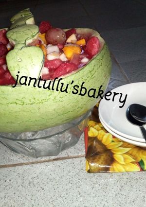 A picture of Melon fruits basket.