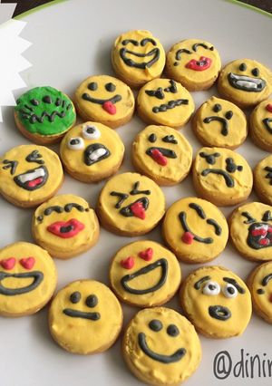Foto resep Emoji Icing Cookies
