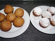 Una foto de muffins de platano