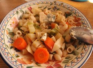 Una foto de Sopa suculenta, con roquefort, para hambrientos