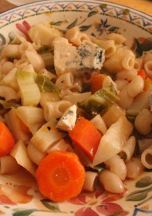 Una foto de Sopa suculenta, con roquefort, para hambrientos