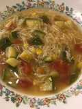 Sopa de fideo con calabacitas