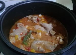 Una foto de Patitas de cerdo en salsa de cerveza al chipotle (MultiOllaSinbo)
