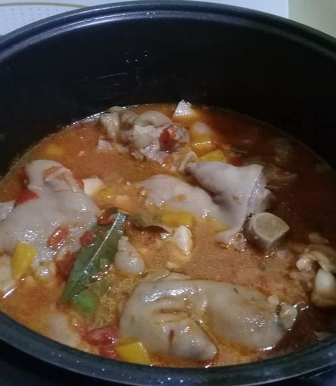 Una foto de Patitas de cerdo en salsa de cerveza al chipotle (MultiOllaSinbo)