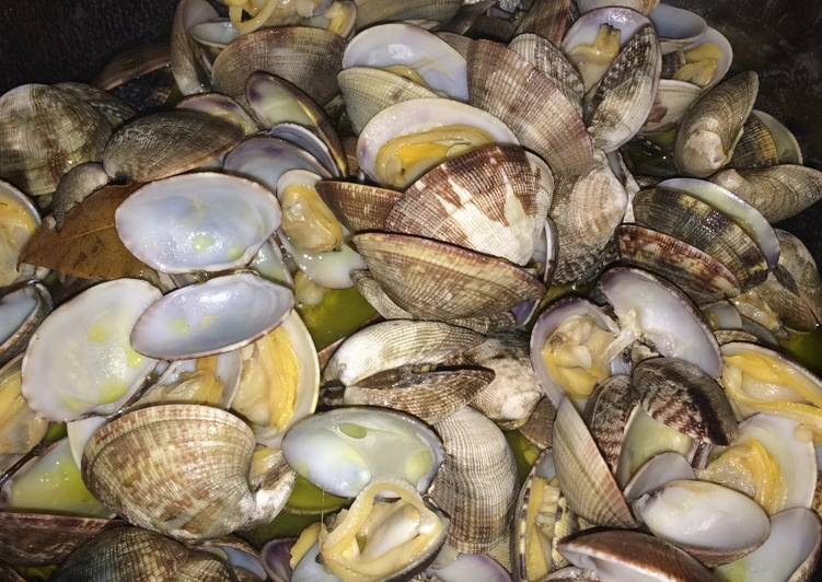 Almejas a la marinera estilo Caamaño
