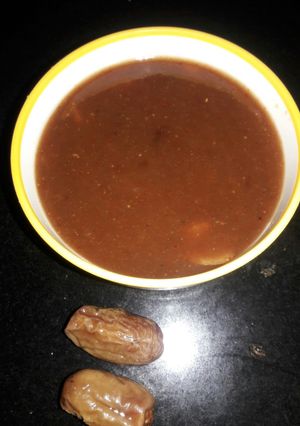A picture of Jaggery tamarind chutney.