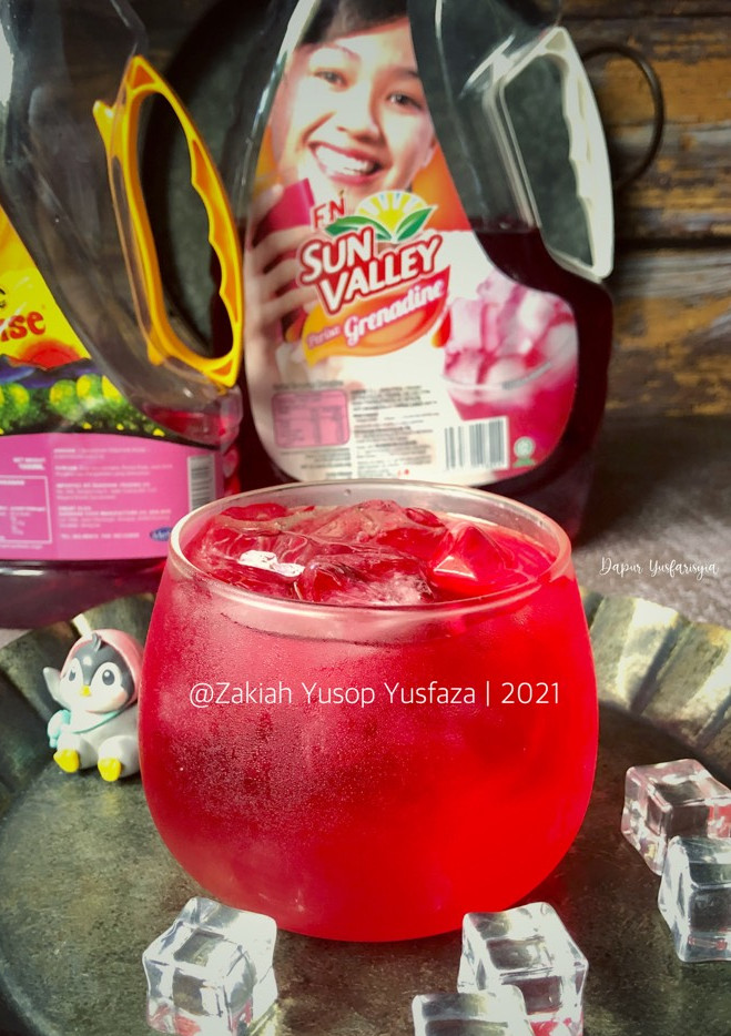 Gambar Shirley Temple Sirap Sarawak Mocktail (Sirap Grenadine)