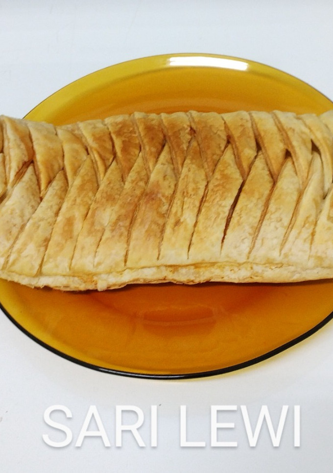 Una foto de Comida caliente día 1>Segundo plato>Hojaldre de jamón, queso y perejil