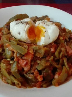 Una foto de Salteado de Judías y Bacon con Huevo