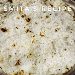 A picture of Bhakari of rice flour.