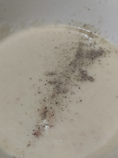 Una foto de Salsa de Ajo🌯🥙, manzana🍎y cebolla caramelizada🥛🧅🧄