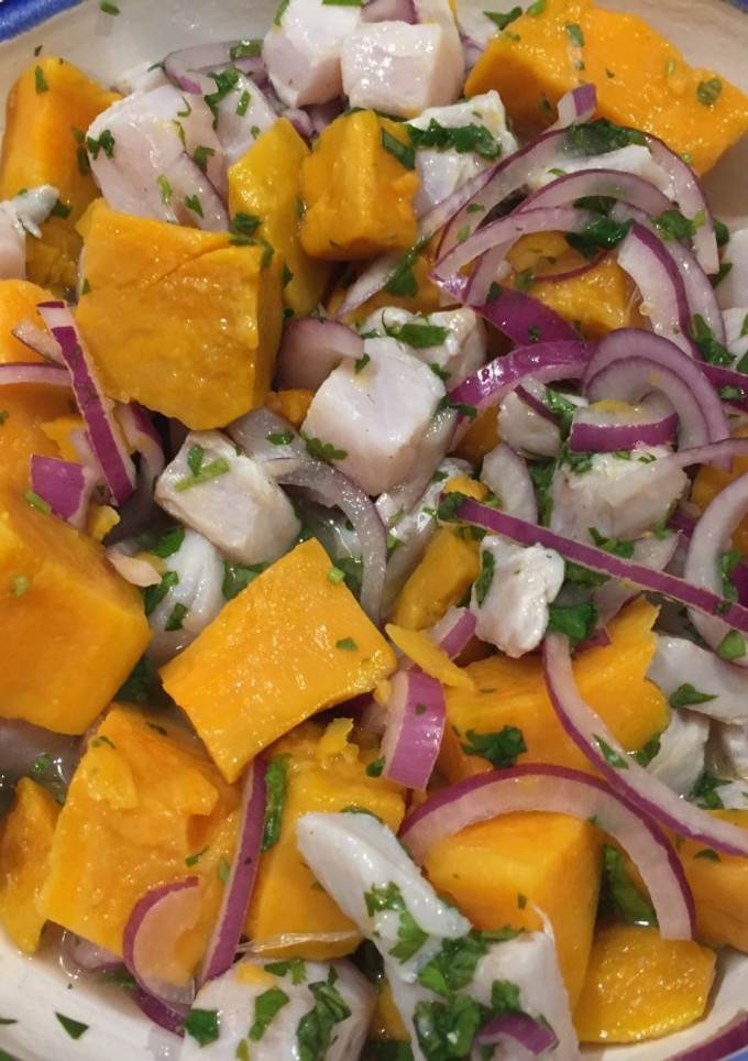 Una foto de Ceviche de Perca con Batata