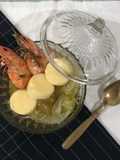 Chinese cabbage soup with prawn and egg tofu