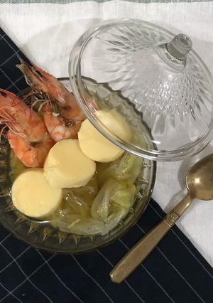 A picture of Chinese cabbage soup with prawn and egg tofu.