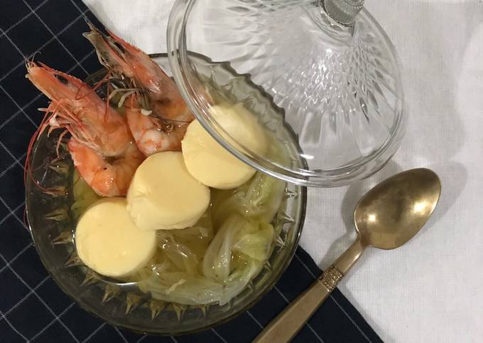 Chinese cabbage soup with prawn and egg tofu